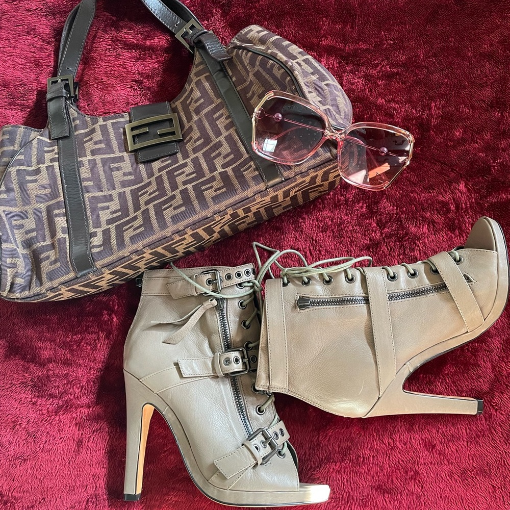 NWOT 5" Dolce Vita Taupe Lace-Up Zippered Booties - Size 8